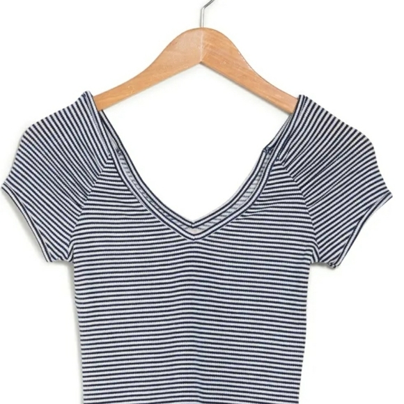 Nordstrom Mauby Stony navy and white v neck striped crop top - Picture 2 of 2